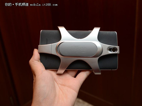 支持隔空操作 首部takee全息手機發(fā)布