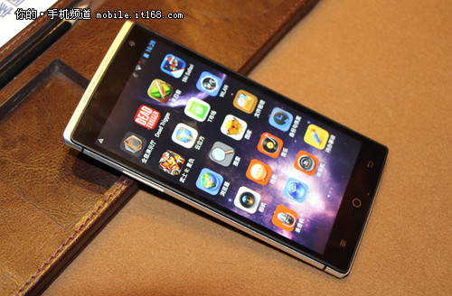 立體顯示+隔空操作 takee全息手機發(fā)布